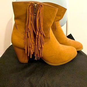 Fringed zip-up booties